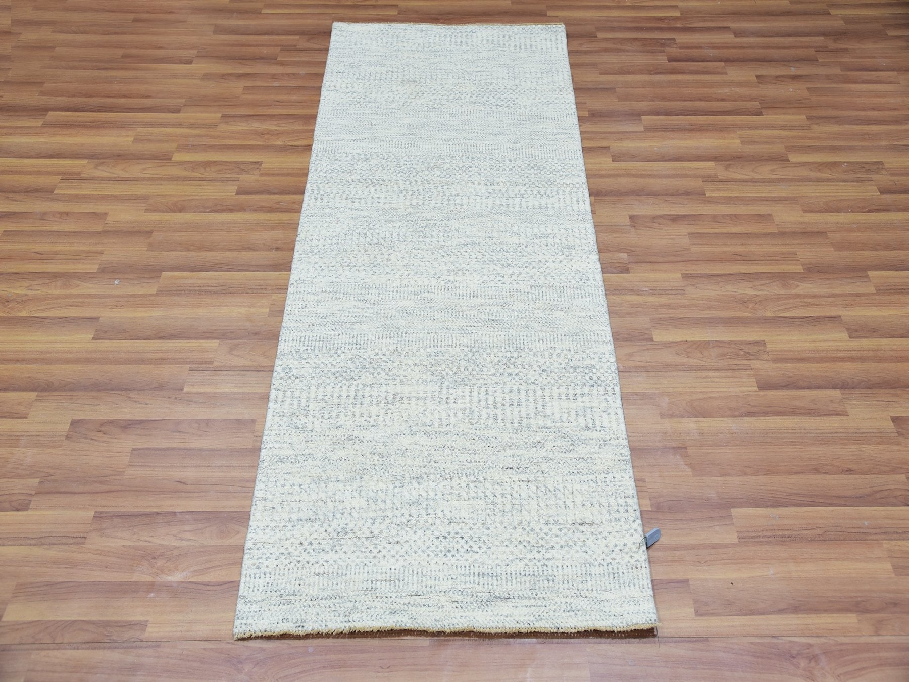Gray 2'6" x 6'0" Modern / Contemporary Hand knotted Wool Rug - Sku: O079825