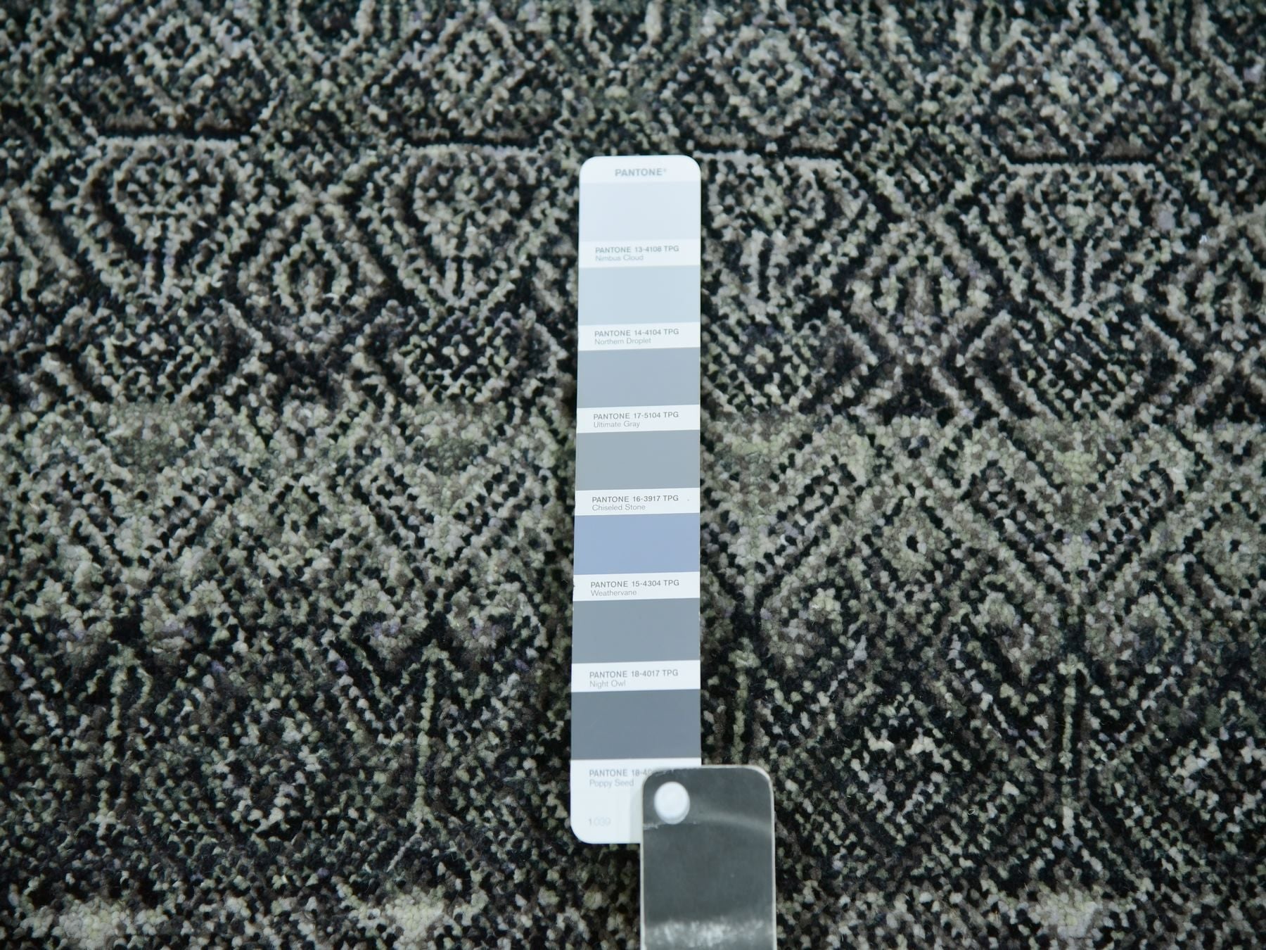 Modern / Contemporary hand-knotted wool rug in Gray, 11'10" x 11'10", SKU O079999