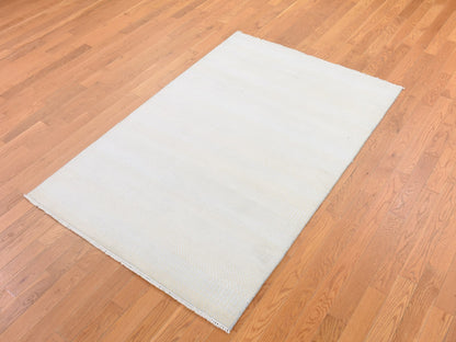 Ivory 4'1" x 6'1" Modern and Contemporary Hand knotted Wool/Silk Rug - Sku: O080039