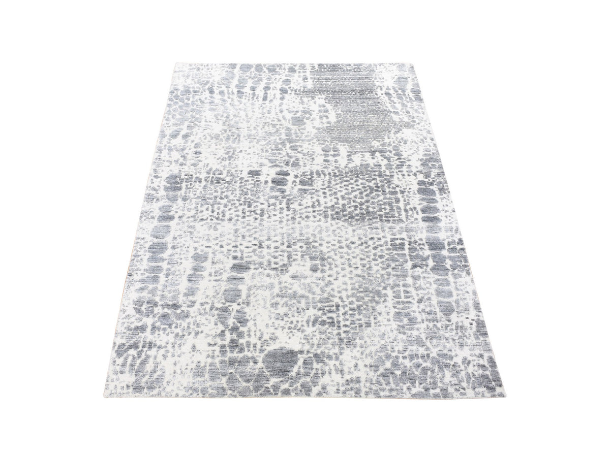 Modern / Contemporary hand-knotted wool/silk rug in Ivory, 4' x 6' — SKU O080077