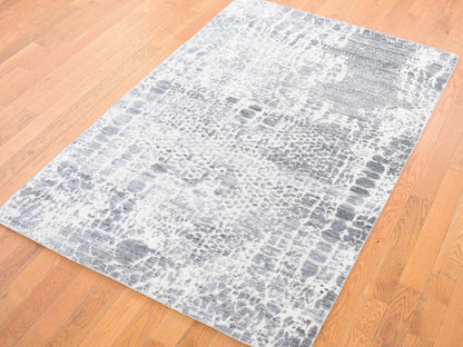 Ivory 4'0" x 6'0" Modern and Contemporary Hand knotted Wool/Silk Rug - Sku: O080077