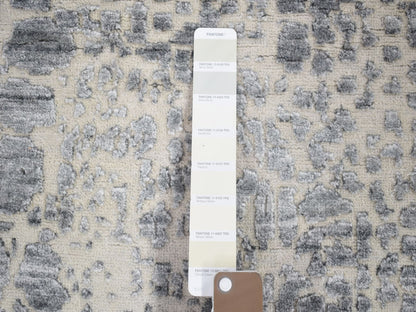 Ivory 4'0" x 6'0" Modern and Contemporary Hand knotted Wool/Silk Rug - Sku: O080077