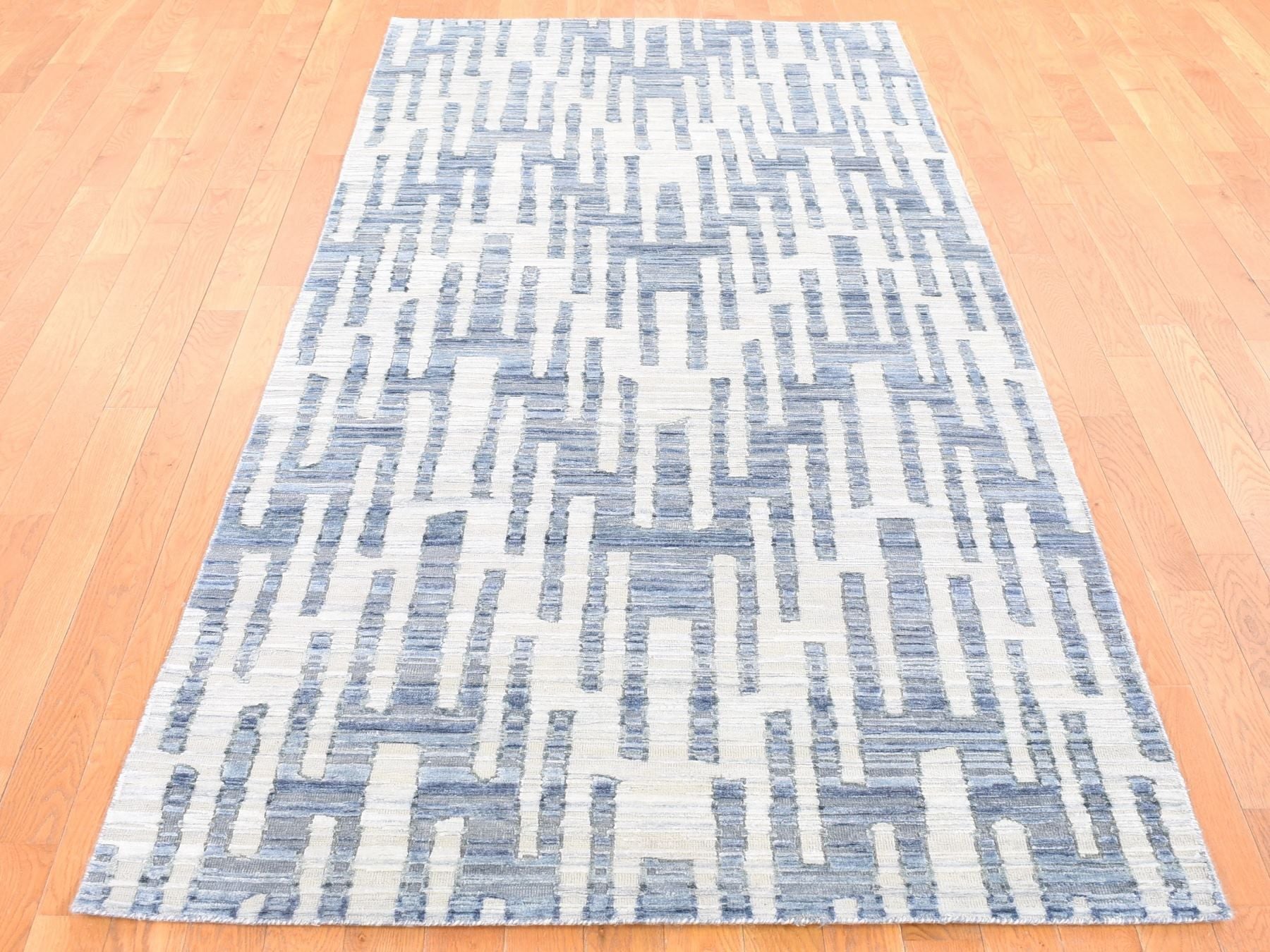 Gray 4'0" x 10'3" Modern / Contemporary Hand knotted Wool/Silk Rug - Sku: O080088