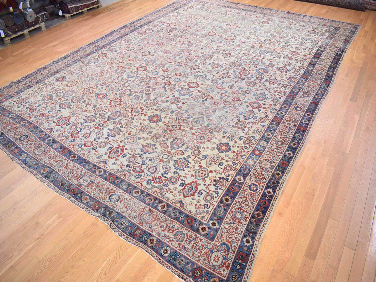 Mahal Antique hand-knotted wool rug in Beige & Navy Blue, 13'10" x 19'5" — SKU O080116 (view 3)