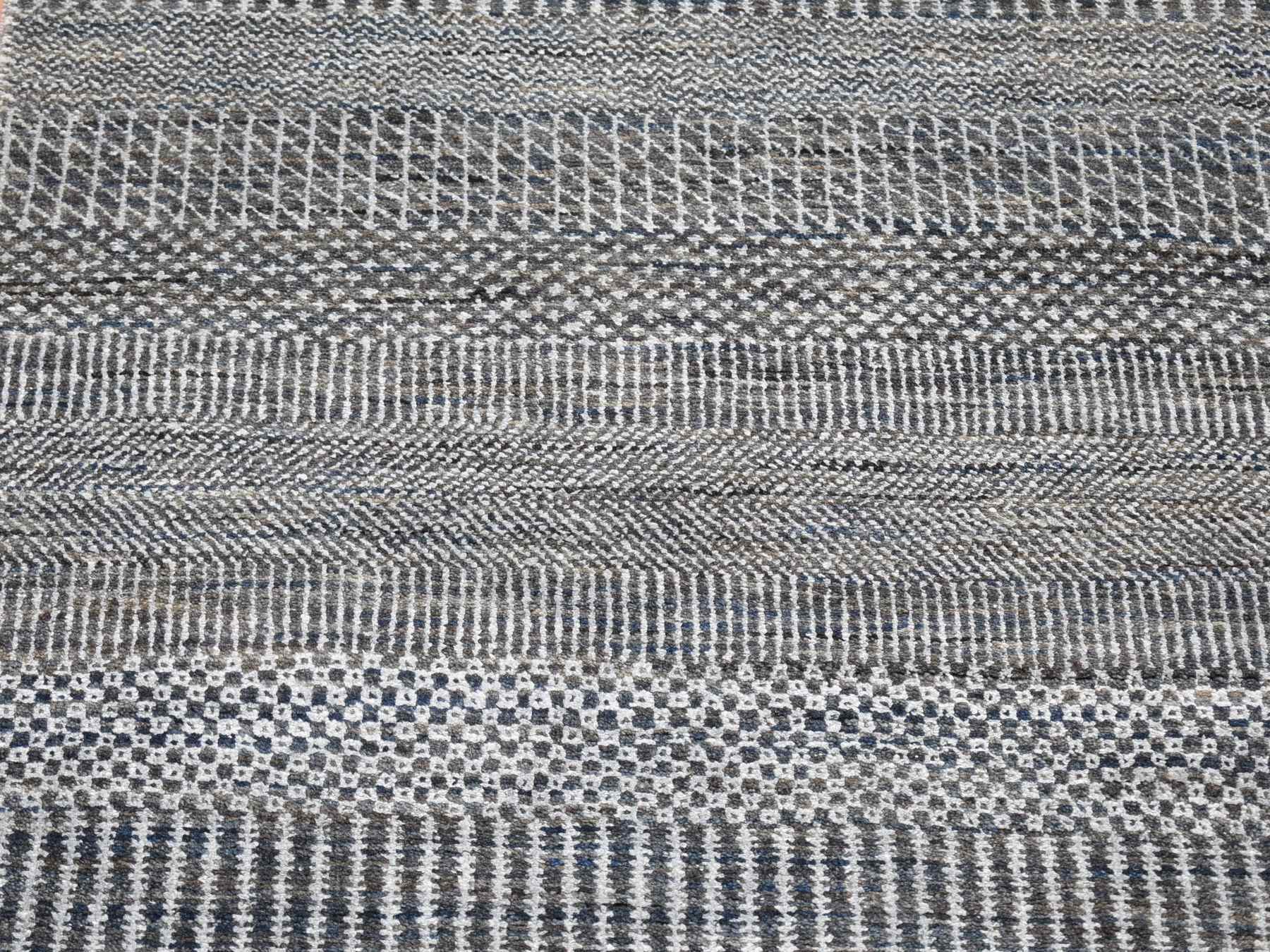 Black 2'7" x 14'1" Modern / Contemporary Hand knotted Wool/Silk Rug - Sku: O080164
