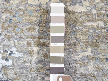 Modern / Contemporary hand-knotted wool runner in Gray, 2'6" x 11'10" — SKU O080179 (view 3)