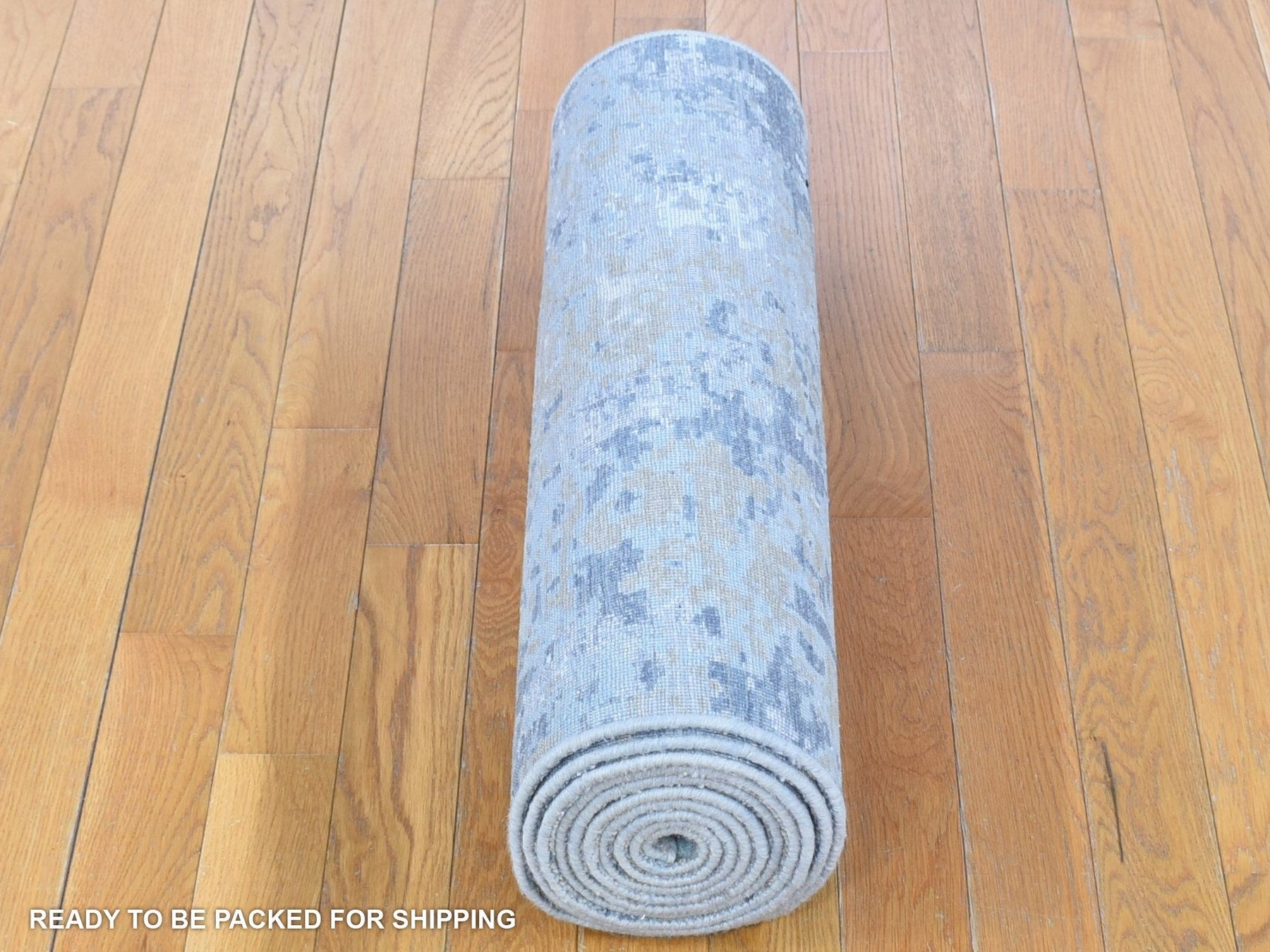 Modern / Contemporary hand-knotted wool runner in Gray, 2'6" x 11'10" — SKU O080179 (view 6)