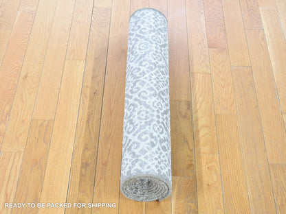 Brown 2'8" x 8'2" Modern / Contemporary Hand knotted Wool/Silk Rug - Sku: O080184