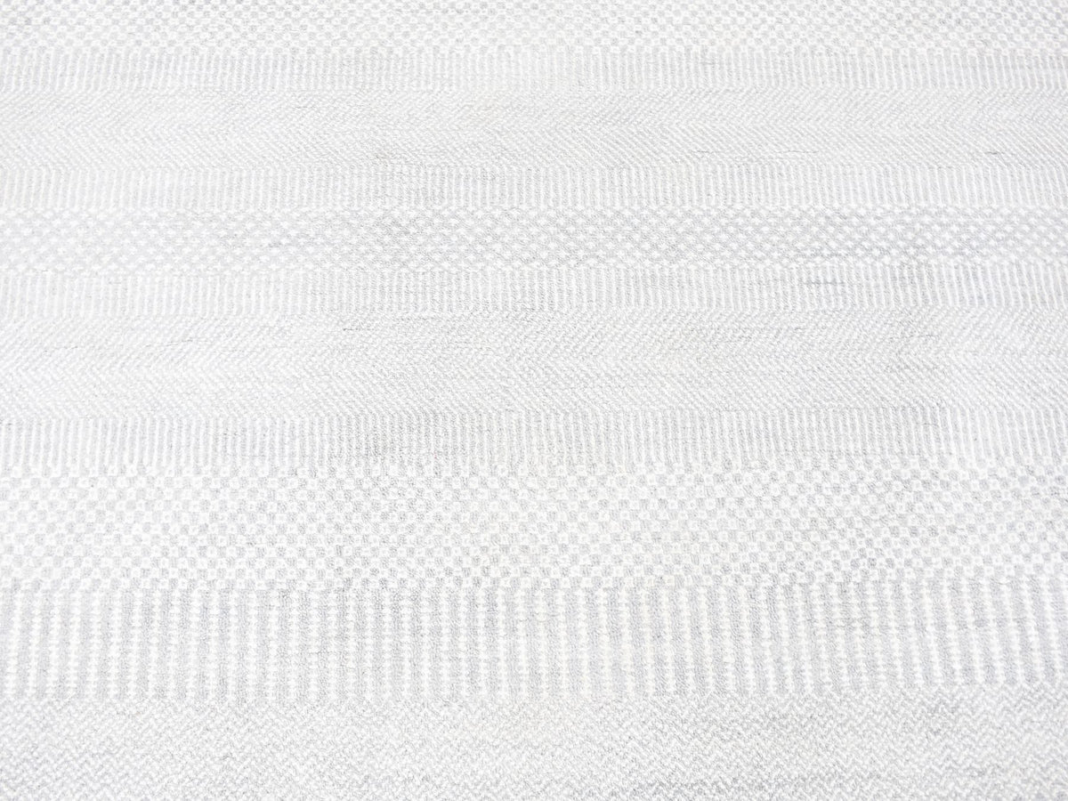 Gabbeh Modern / Contemporary hand-knotted wool/silk rug in Ivory, 7'9" x 7'9" — SKU O080257 (view 2)