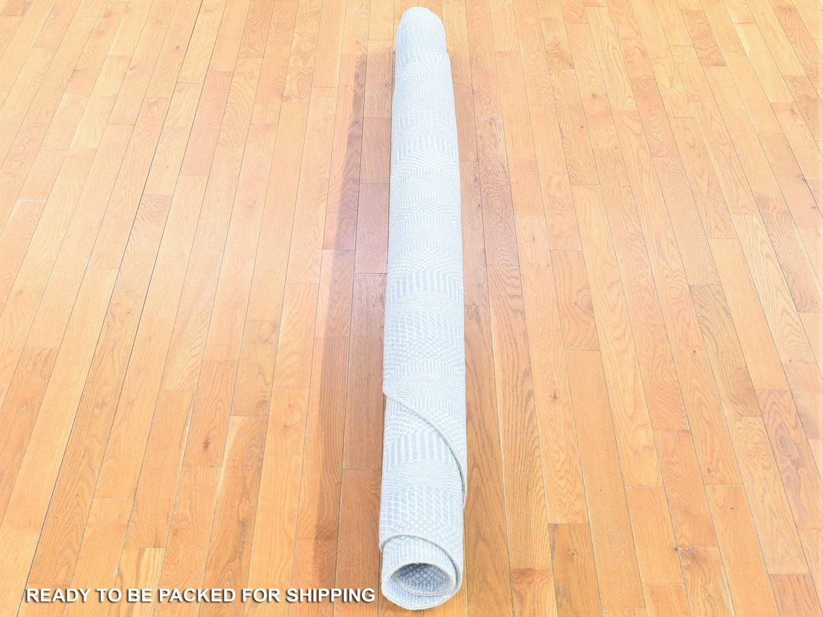 Gabbeh Modern / Contemporary hand-knotted wool/silk rug in Ivory, 7'9" x 7'9" — SKU O080257 (view 6)