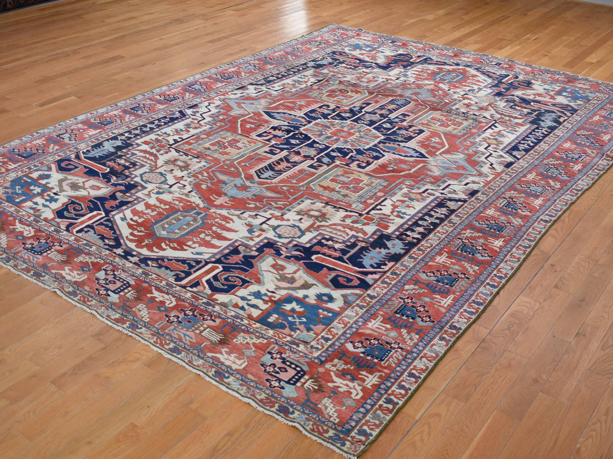 Serapi Heriz hand-knotted wool rug in Ivory & Brick Red, 8'10" x 12'5" — SKU O080305 (view 3)