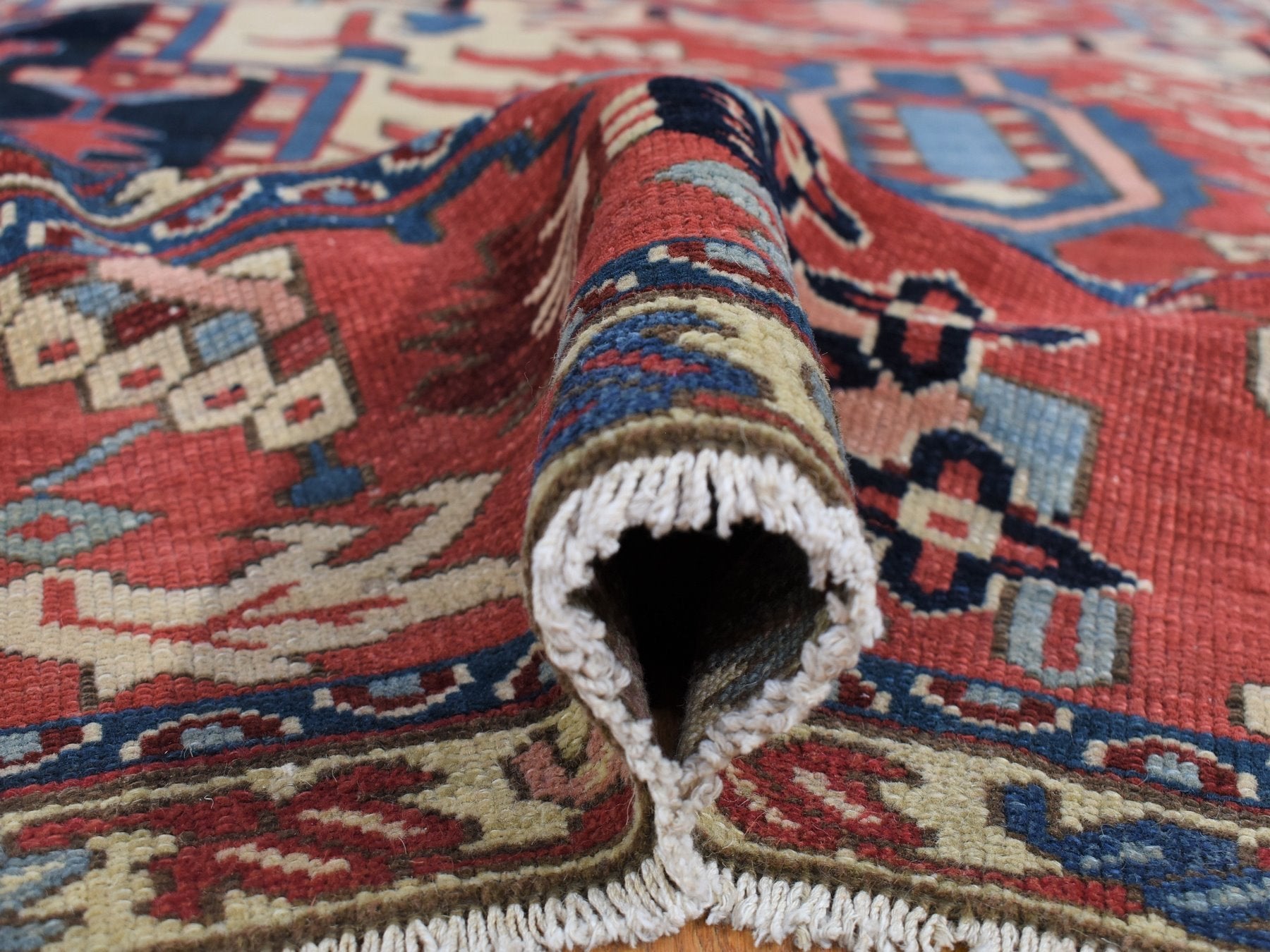 Serapi Heriz hand-knotted wool rug in Ivory & Brick Red, 8'10" x 12'5" — SKU O080305 (view 5)