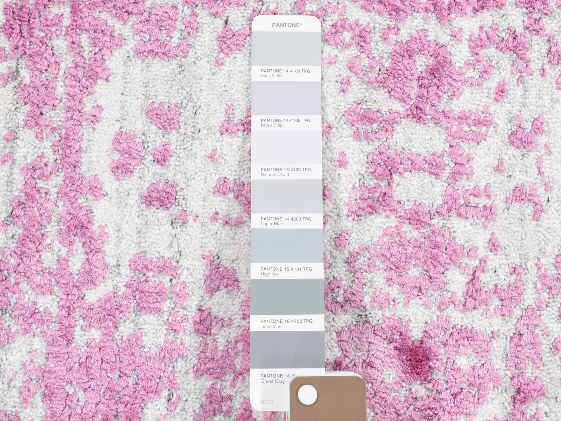 Modern / Contemporary hand-knotted wool rug in Pink, 2' x 3' — SKU O080332 (view 3)