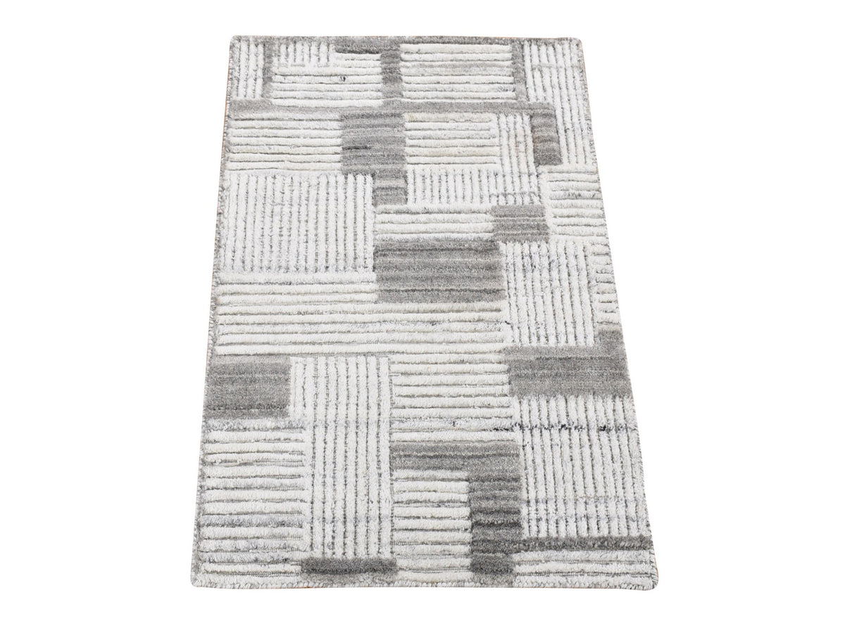 Modern / Contemporary hand-knotted wool rug in Gray, 2' x 3' — SKU O080333