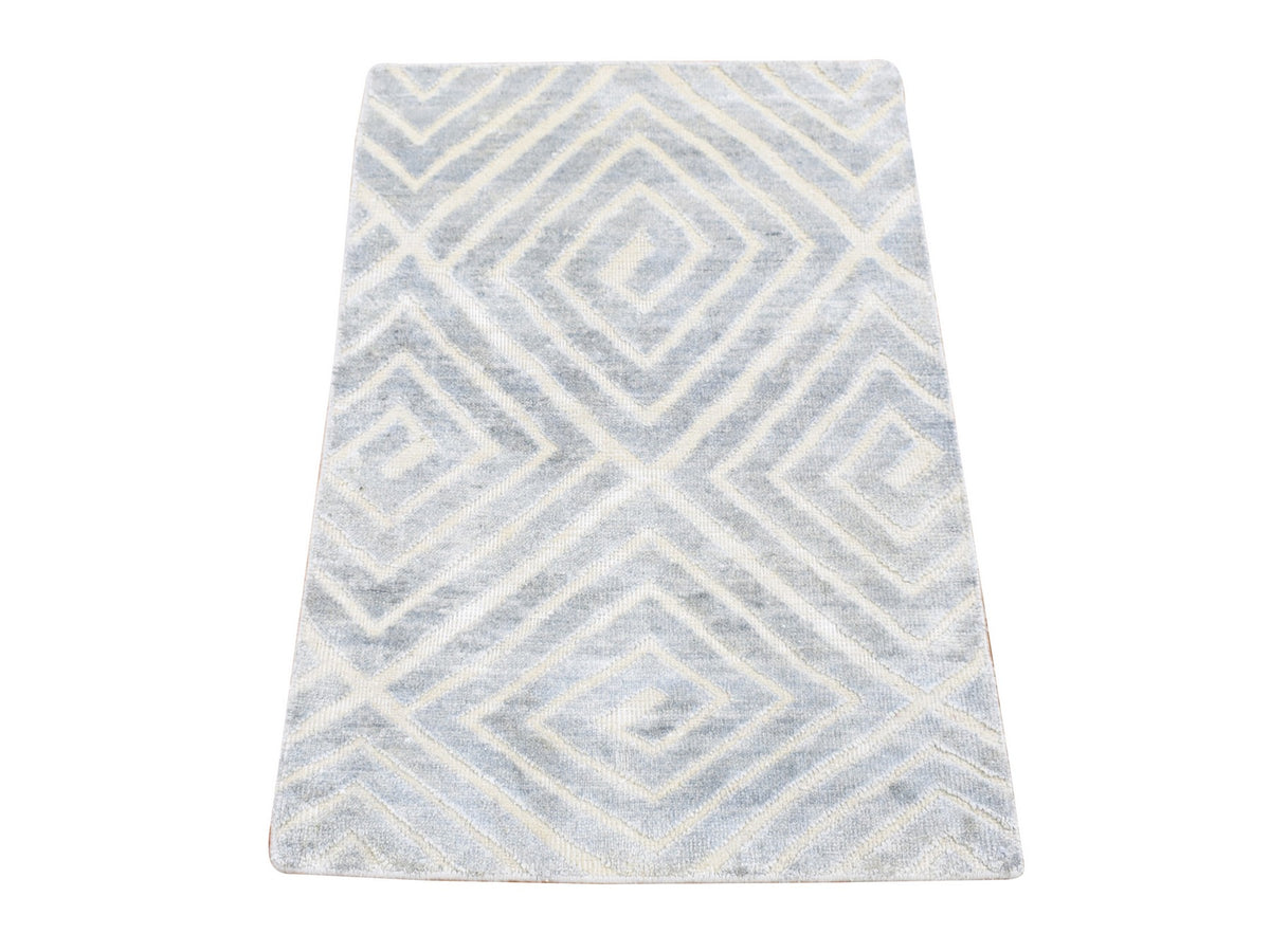 Modern / Contemporary hand-knotted wool/silk rug in Gray, 2' x 3' — SKU O080353