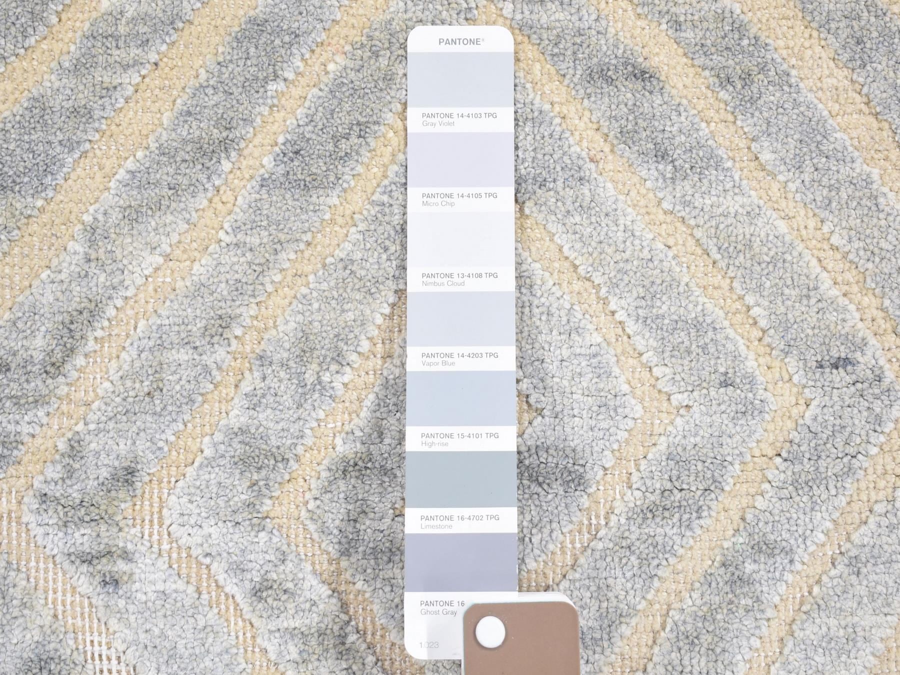 Modern / Contemporary hand-knotted wool/silk rug in Gray, 2' x 3' — SKU O080353 (view 3)