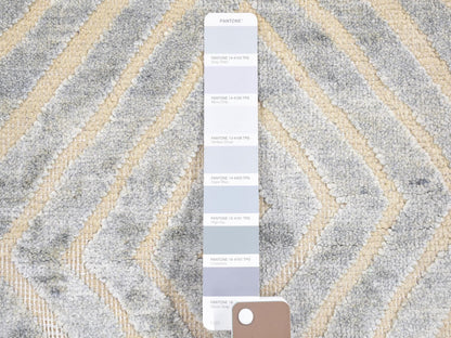 Modern / Contemporary hand-knotted wool/silk rug in Gray, 2' x 3' — SKU O080353 (view 3)