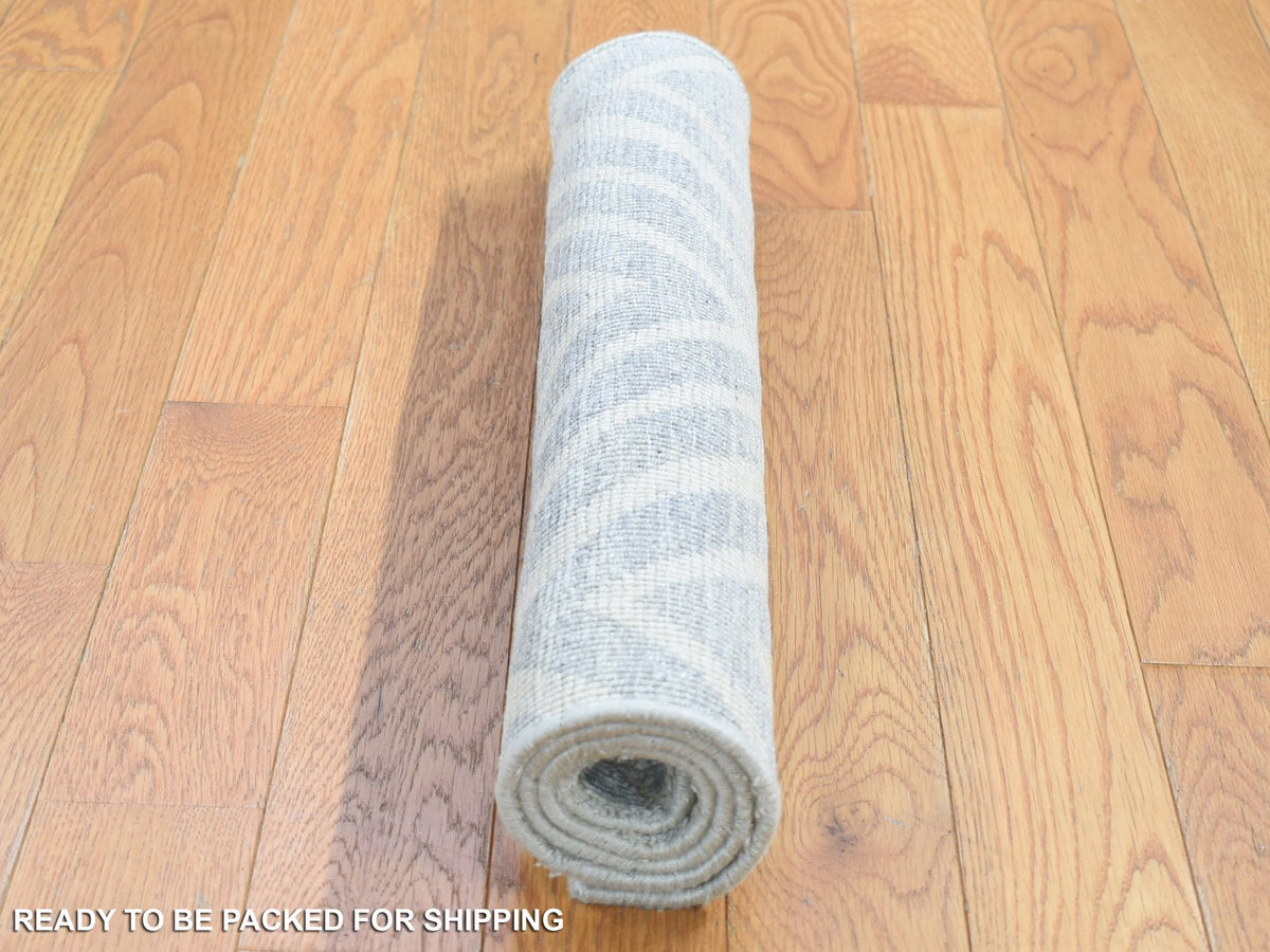 Modern / Contemporary hand-knotted wool/silk rug in Gray, 2' x 3' — SKU O080353 (view 4)