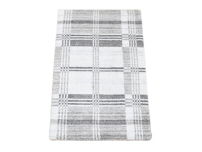 Modern / Contemporary hand-knotted wool rug in Ivory, 2' x 3' — SKU O080371
