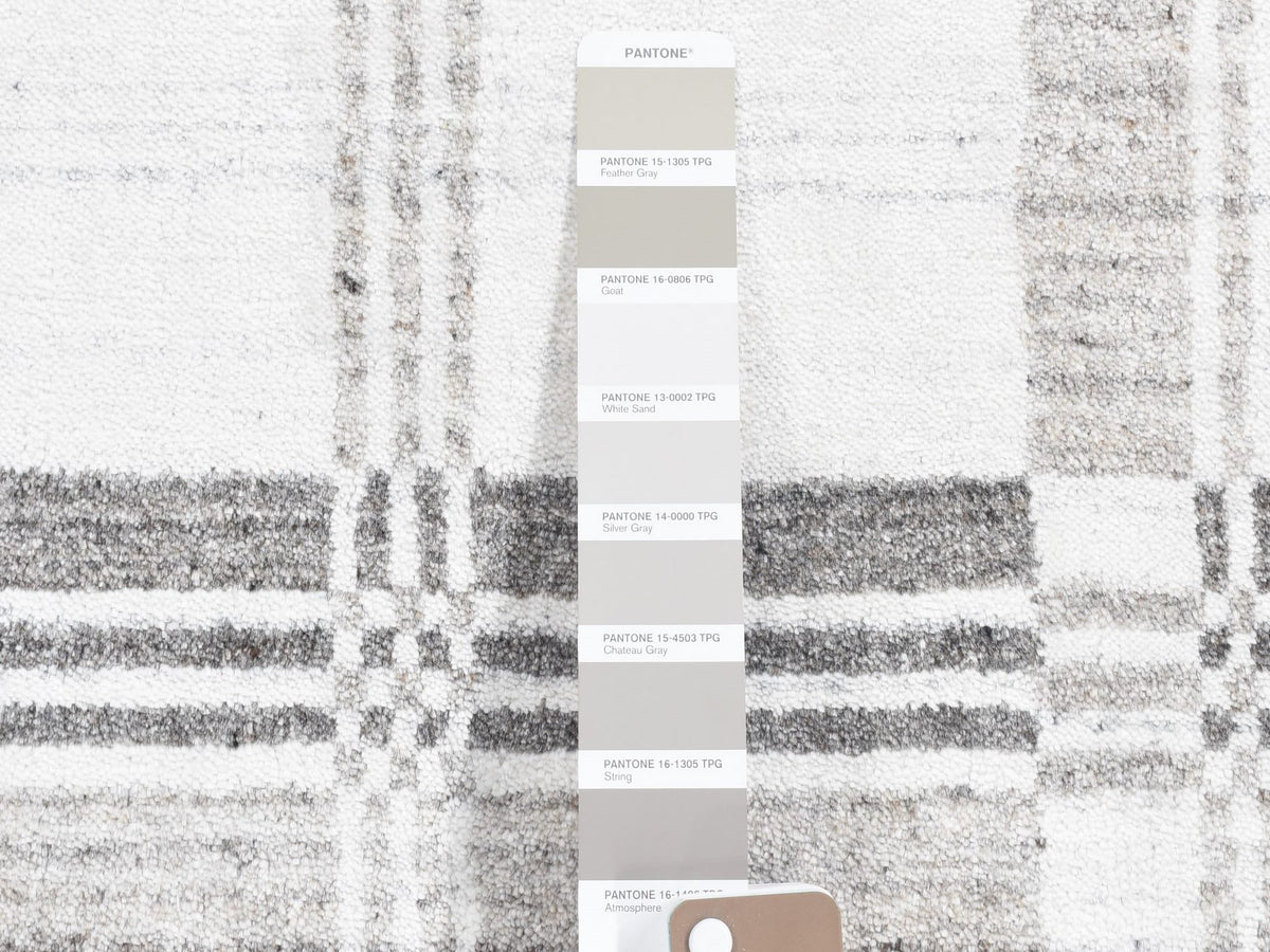 Modern / Contemporary hand-knotted wool rug in Ivory, 2' x 3' — SKU O080371 (view 3)