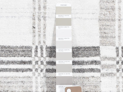 Modern / Contemporary hand-knotted wool rug in Ivory, 2' x 3' — SKU O080371 (view 3)