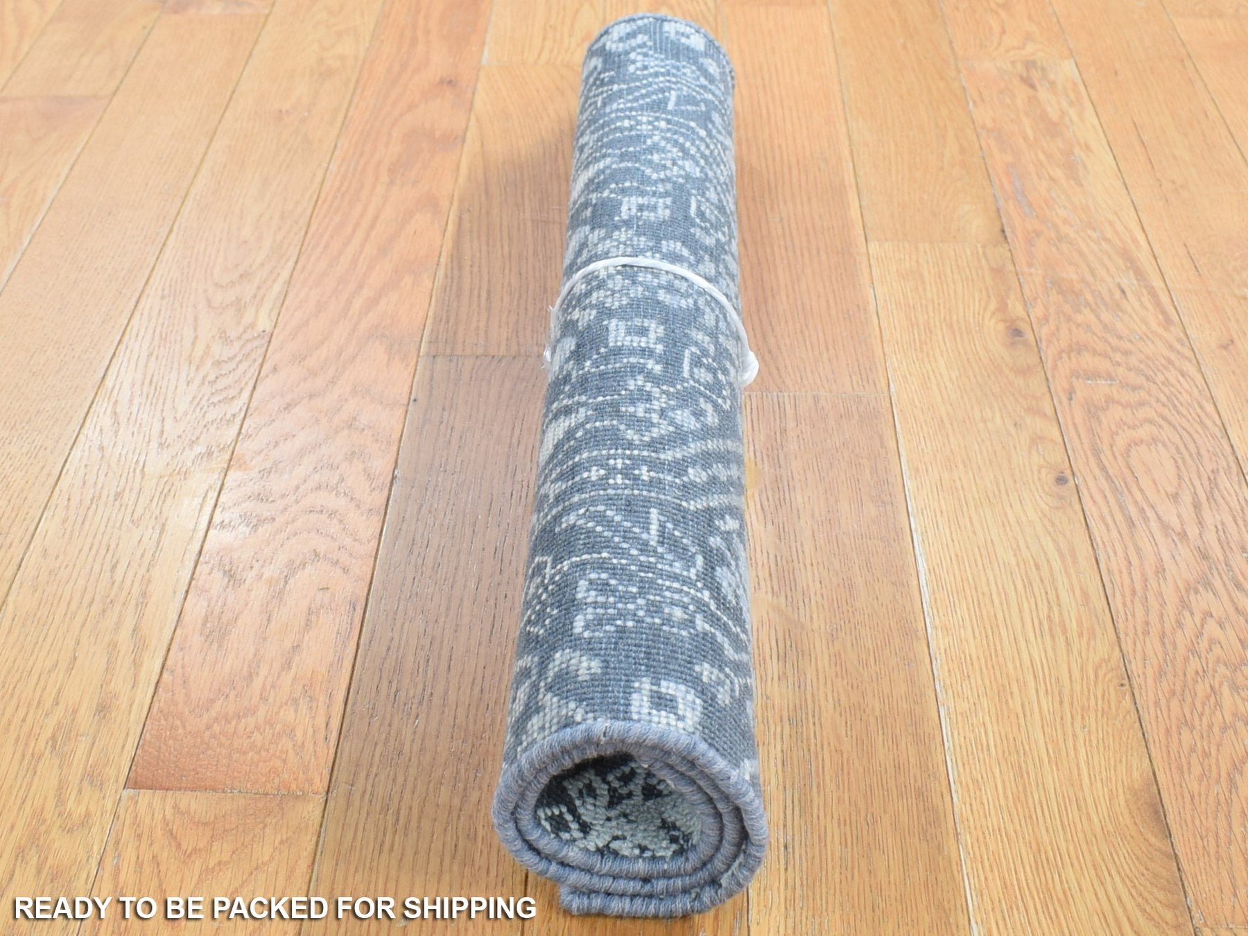 Modern / Contemporary hand-knotted wool/silk rug in Gray, 2'1" x 2'1" — SKU O080400 (view 4)