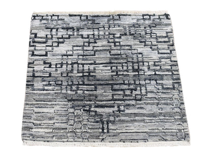 Modern / Contemporary hand-knotted wool/silk rug in Gray, 2' x 2' — SKU O080406