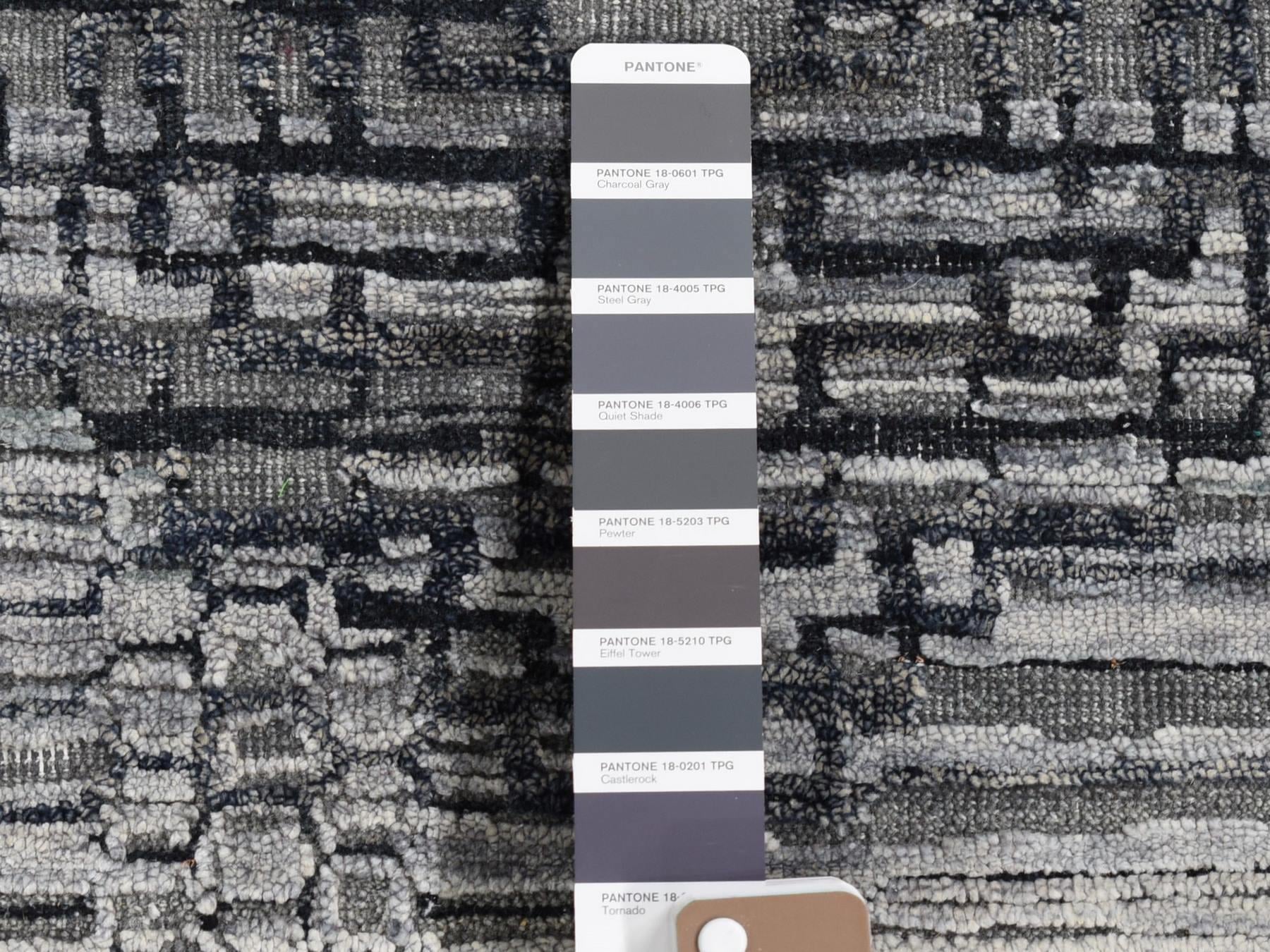 Modern / Contemporary hand-knotted wool/silk rug in Gray, 2' x 2' — SKU O080406 (view 3)
