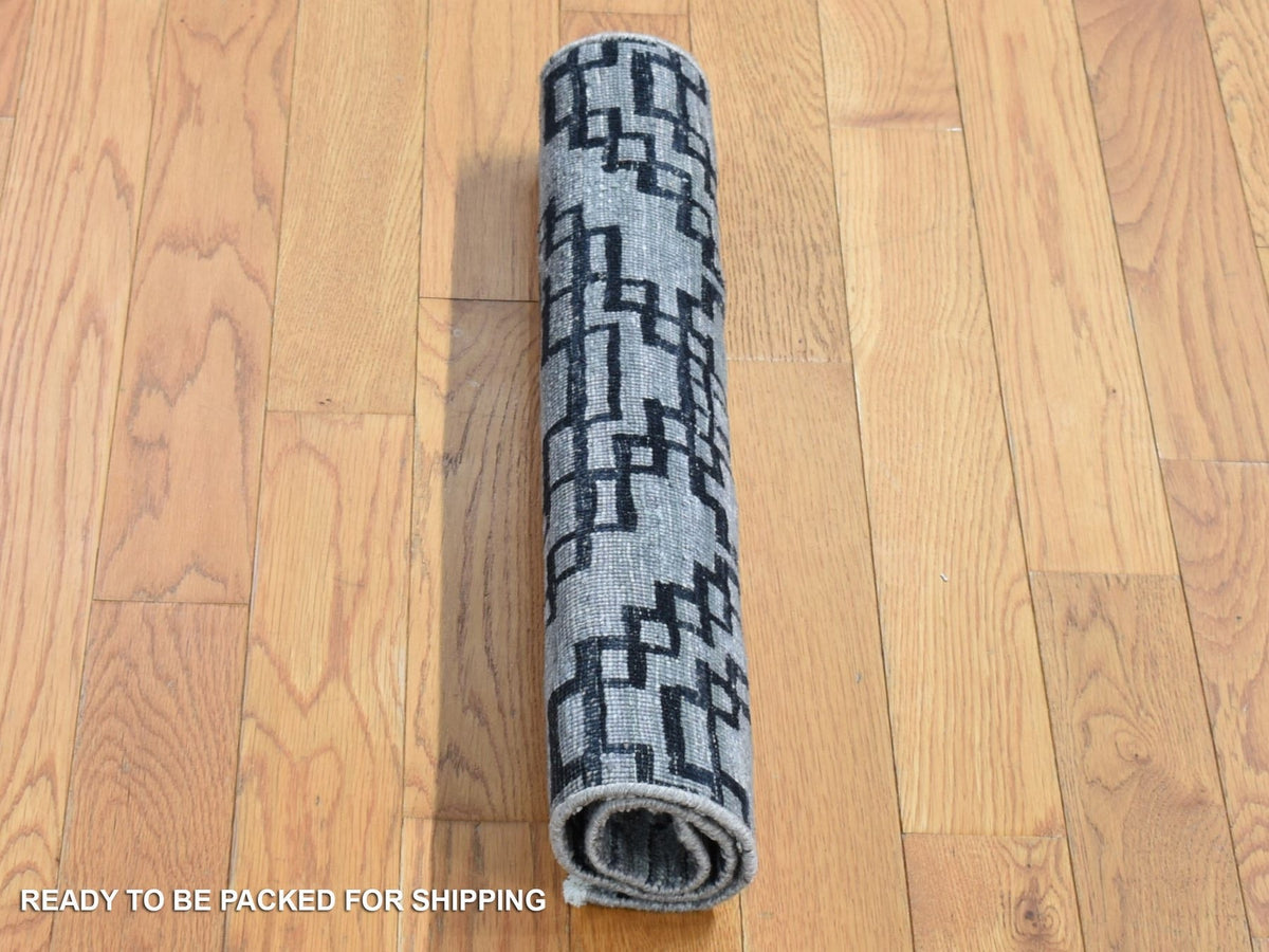 Modern / Contemporary hand-knotted wool/silk rug in Gray, 2' x 2' — SKU O080406 (view 4)