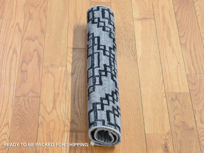 Modern / Contemporary hand-knotted wool/silk rug in Gray, 2' x 2' — SKU O080406 (view 4)