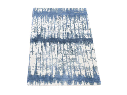 Modern / Contemporary hand-knotted wool/silk rug in Ivory, 2'1" x 3'1" — SKU O080416