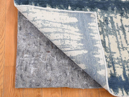 Modern / Contemporary hand-knotted wool/silk rug in Ivory, 2'1" x 3'1" — SKU O080416 (view 2)