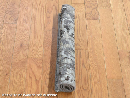 Modern / Contemporary hand-knotted wool/silk rug in Gray, 2' x 2' — SKU O080439 (view 4)