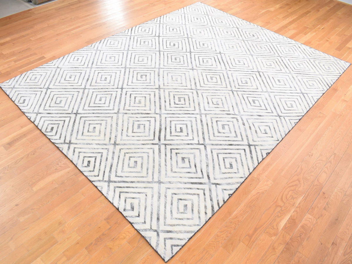 Modern / Contemporary hand-knotted wool/silk rug in Ivory, 9' x 12' — SKU O080447 (view 4)