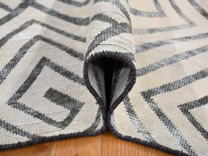 Modern / Contemporary hand-knotted wool/silk rug in Ivory, 9' x 12' — SKU O080447 (view 6)