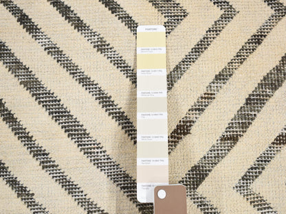 Modern / Contemporary hand-knotted wool/silk rug in Ivory, 9' x 12' — SKU O080447 (view 8)