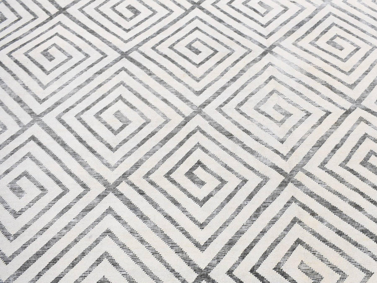 Modern / Contemporary hand-knotted wool/silk rug in Ivory, 9' x 12' — SKU O080447 (view 9)