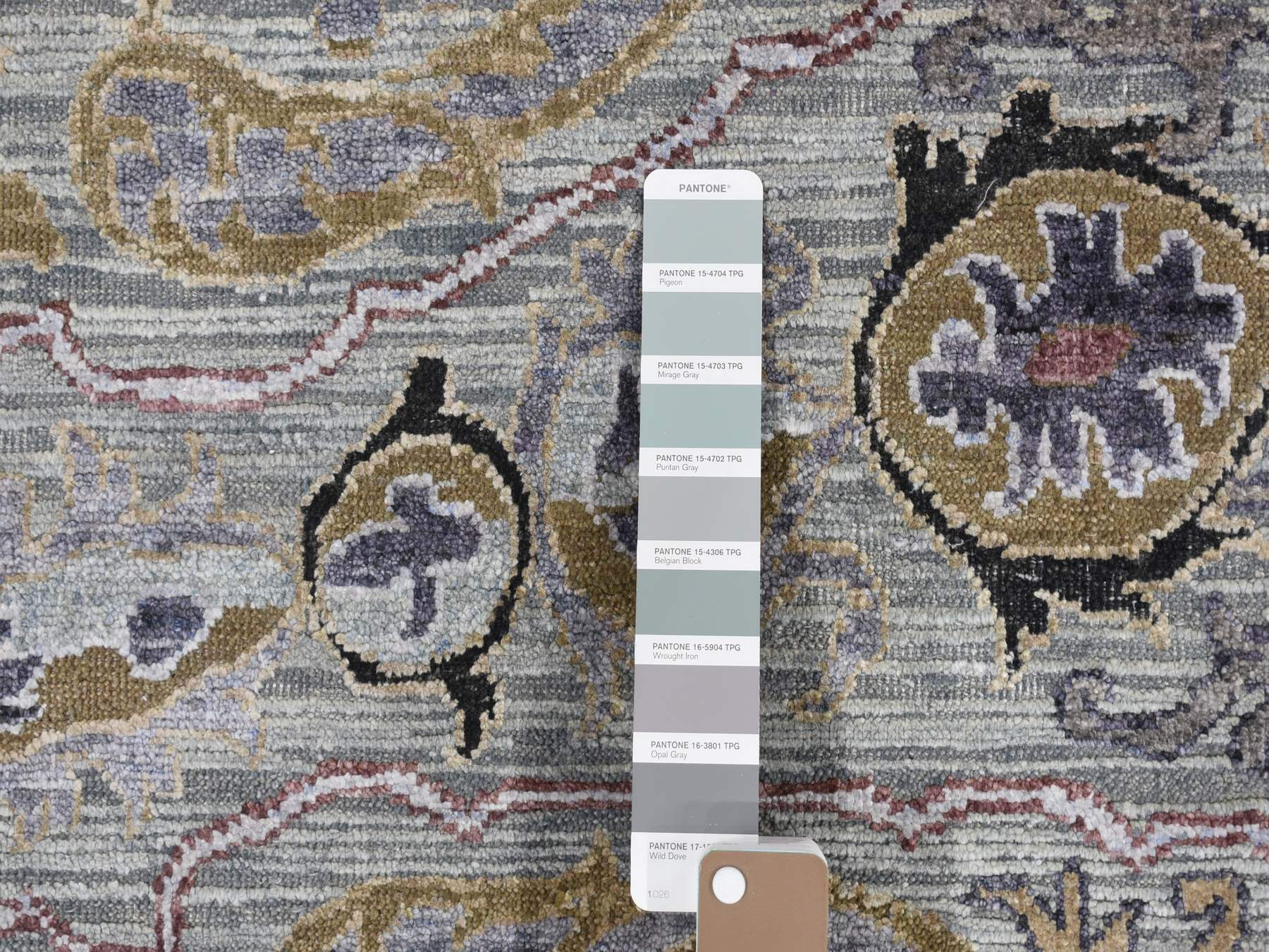 Transitional hand-knotted wool/silk rug in Gray, 9' x 12' — SKU O080451 (view 7)