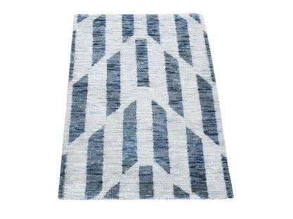 Modern / Contemporary hand-knotted wool/silk rug in Ivory, 2'1" x 3'2" — SKU O080460