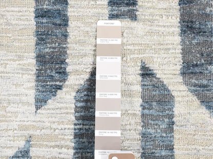 Ivory 2'1" x 3'2" Modern and Contemporary Hand knotted Wool/Silk Rug - Sku: O080460