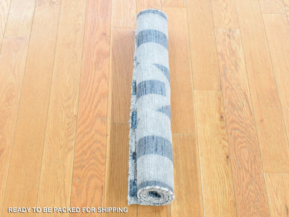 Modern / Contemporary hand-knotted wool/silk rug in Ivory, 2'1" x 3'2" — SKU O080460 (view 4)