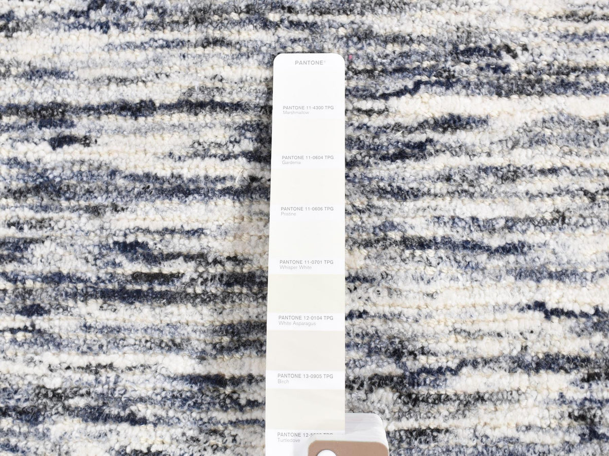 Modern / Contemporary hand-knotted wool/silk rug in Ivory, 1'10" x 2' — SKU O080470 (view 3)