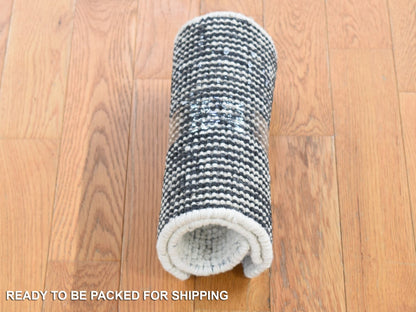 Modern / Contemporary hand-knotted wool rug in Ivory, 1'1" x 1'1" — SKU O080495 (view 4)
