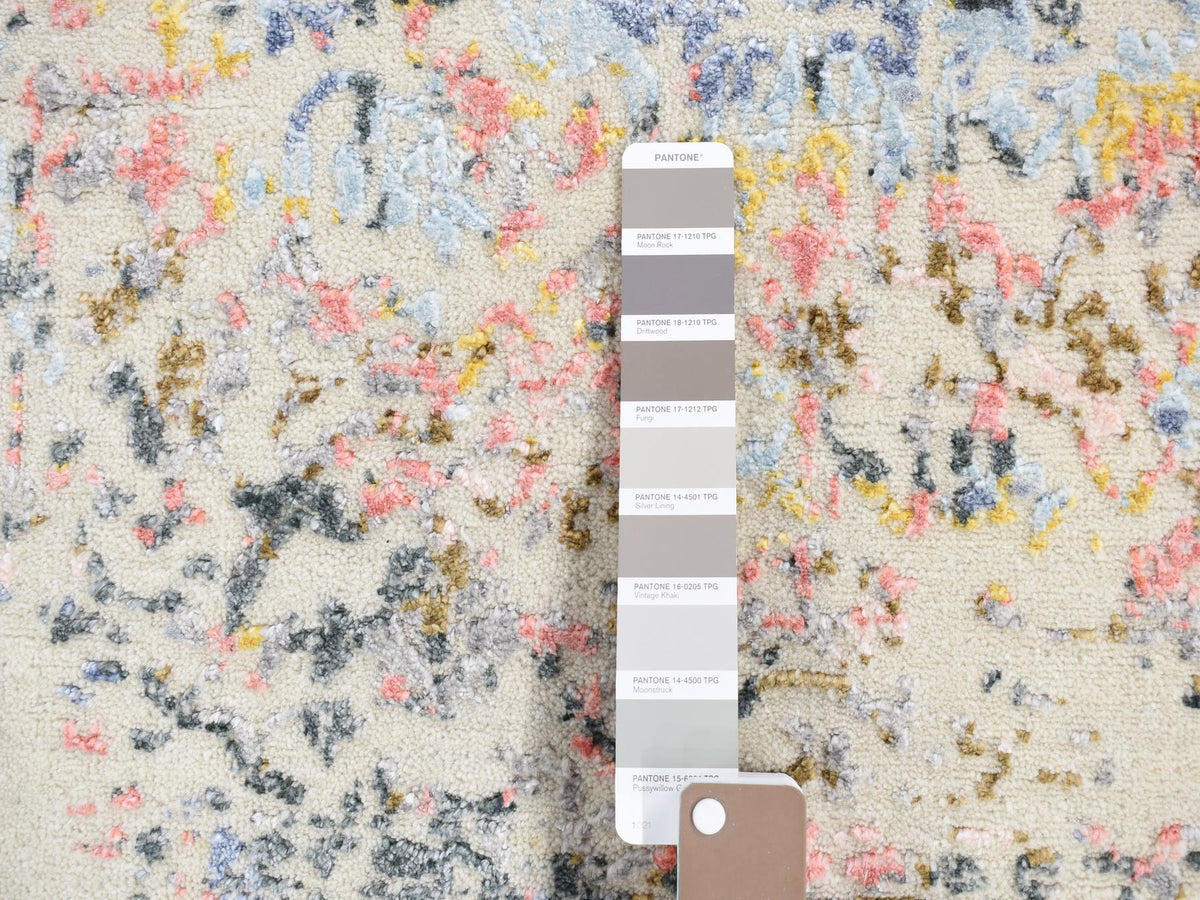 Modern / Contemporary hand-knotted wool/silk rug in Ivory, 3' x 5' — SKU O080514 (view 3)