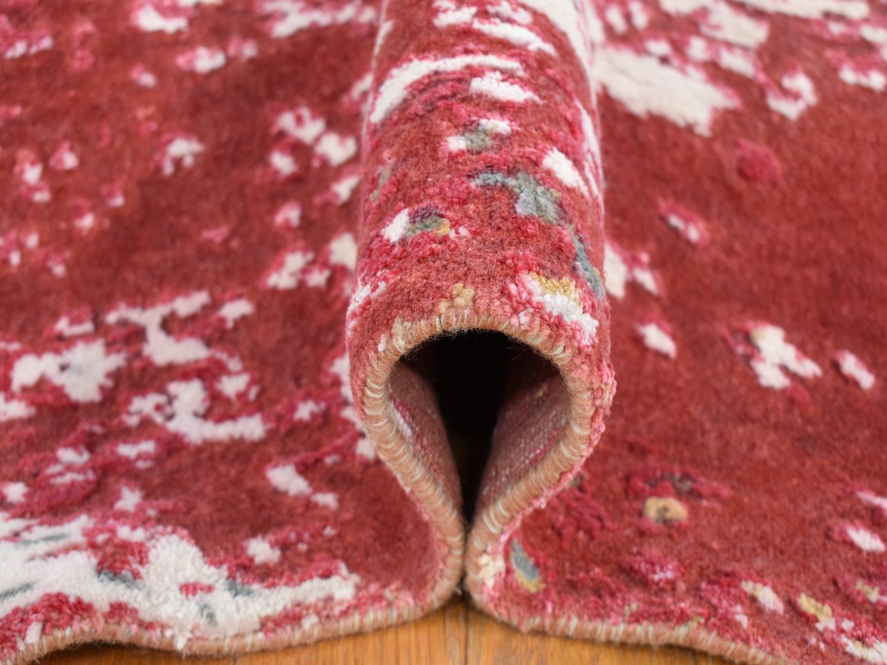 Modern / Contemporary hand-knotted wool rug in Red, 15'3" x 16'6" — SKU O080515 (view 5)