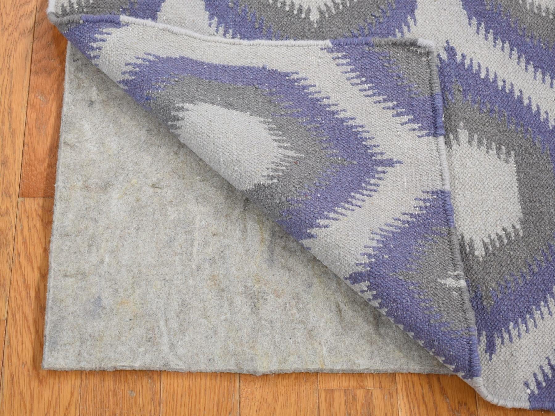 Kilim Flat-Weave hand-knotted wool rug in Gray, 4' x 6' — SKU O080557 (view 3)