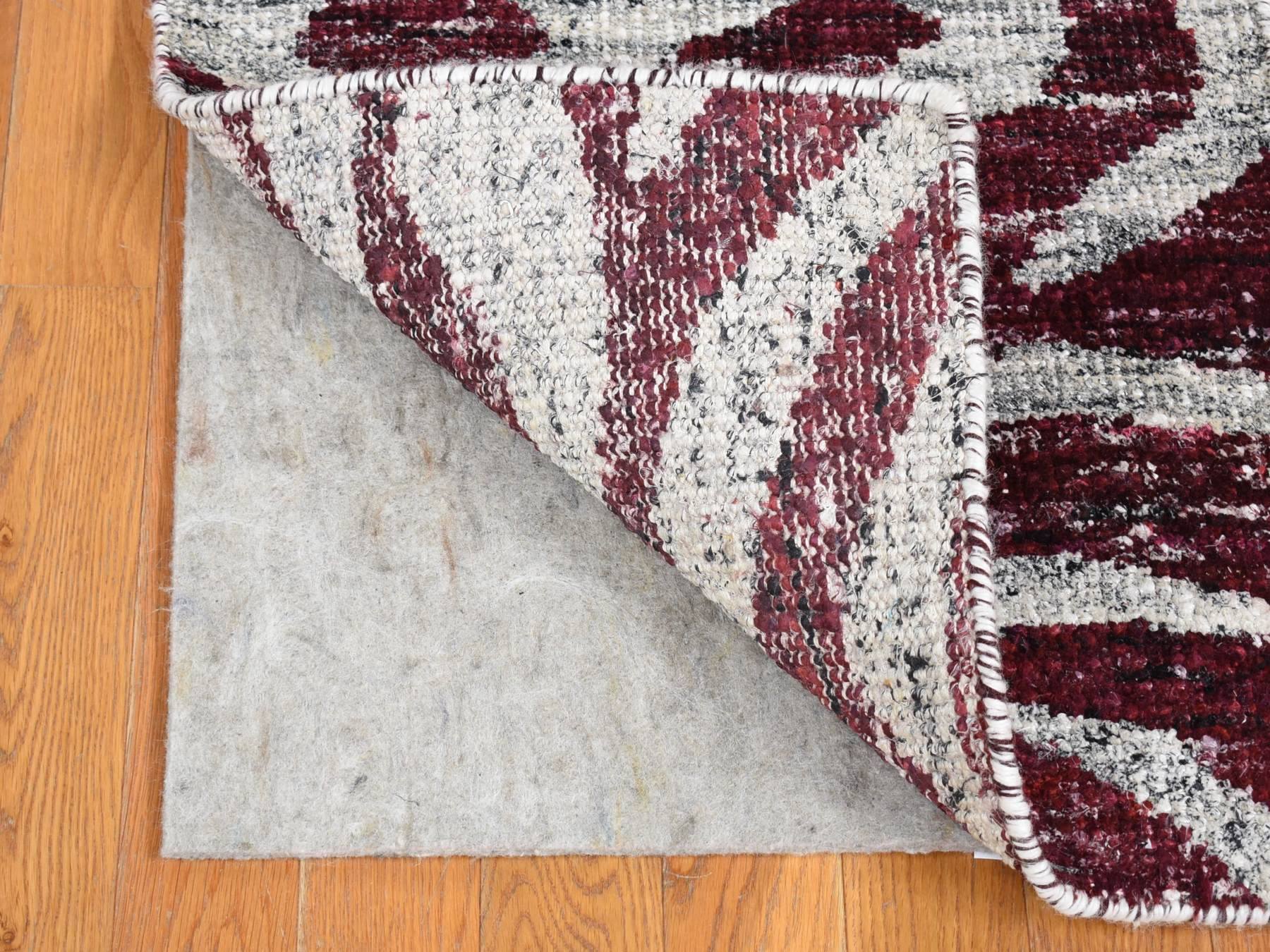 Modern / Contemporary hand-knotted sari silk rug in Ivory, 2' x 3' — SKU O080614 (view 2)