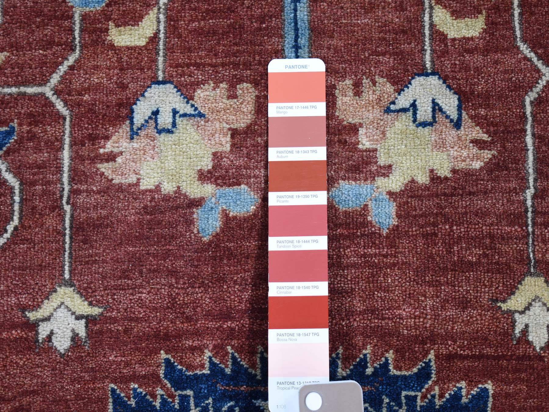 Heriz Heriz hand-knotted wool rug in Red & Midnight Blue, 10'1" x 13'9" — SKU O080634 (view 7)