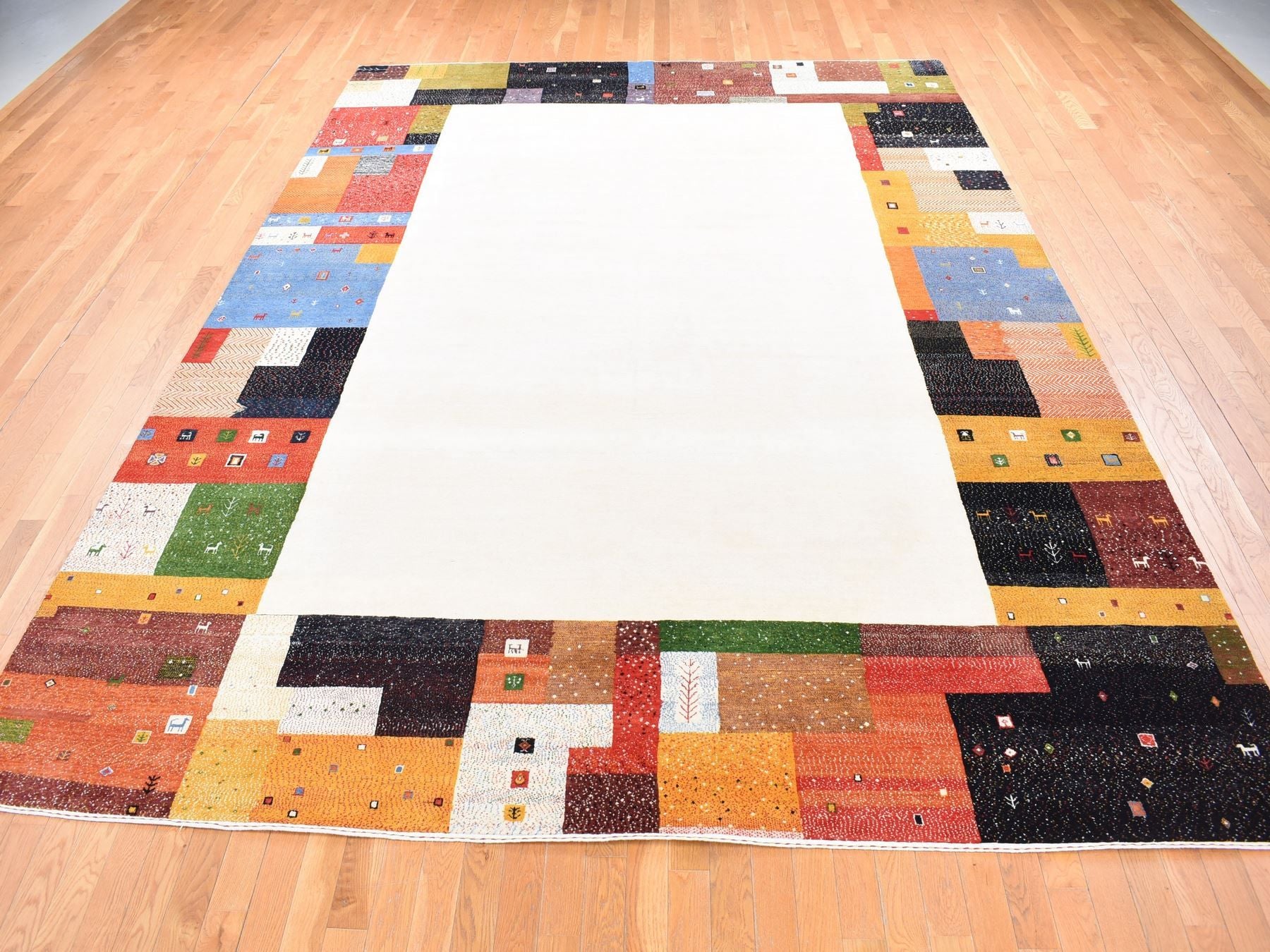 Gabbeh Modern / Contemporary hand-knotted wool rug in Ivory & Multicolored, 9'8" x 13'5" — SKU O080646 (view 2)