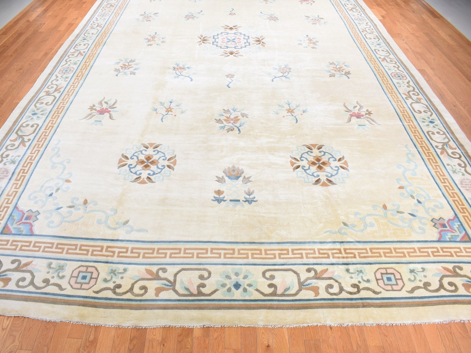 Antique hand-knotted wool rug in Ivory, 13'9" x 23'5" — SKU O080701 (view 2)